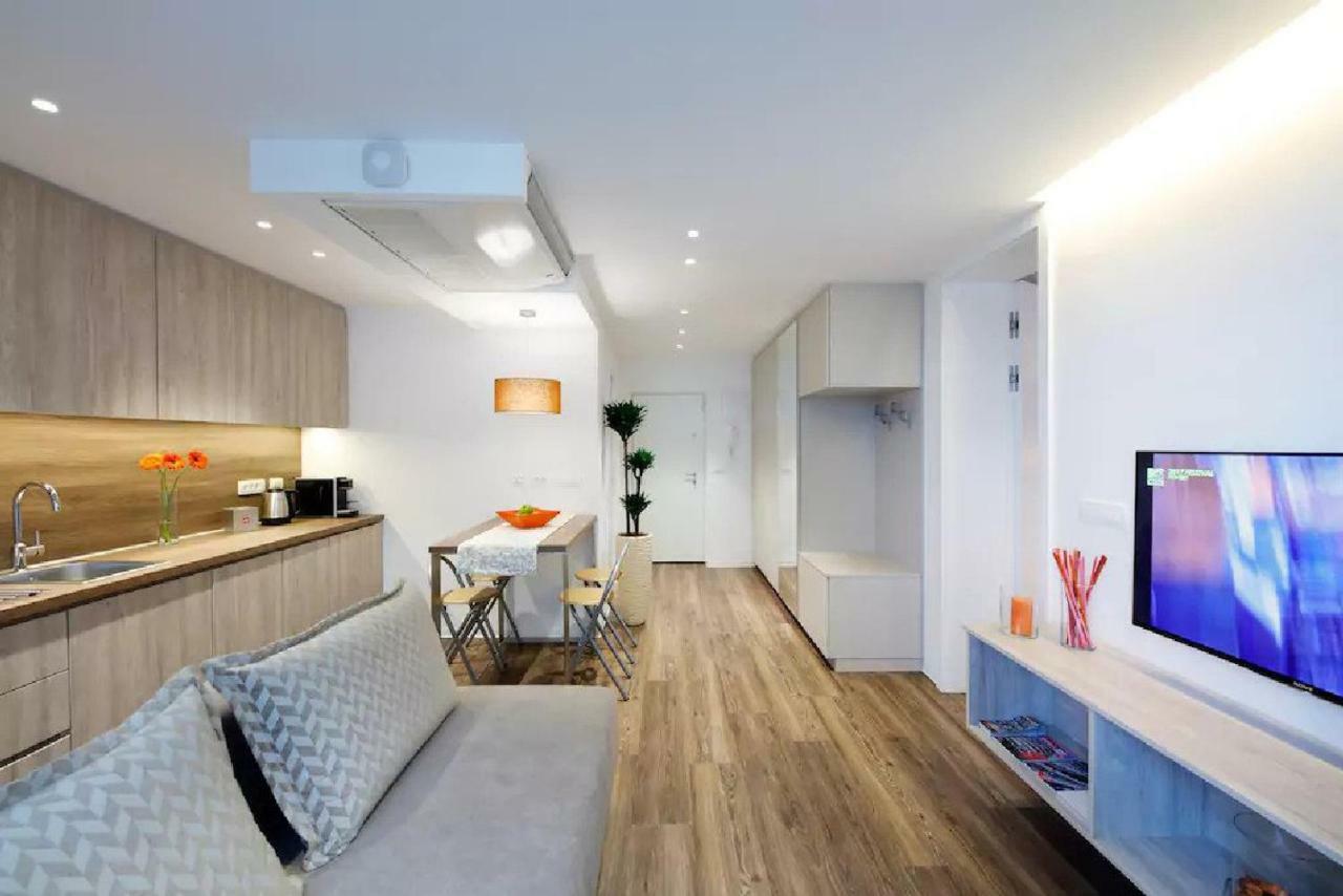 ★ Exclusive Central Apartment ★ Free Garage ★ リュブリャナ エクステリア 写真